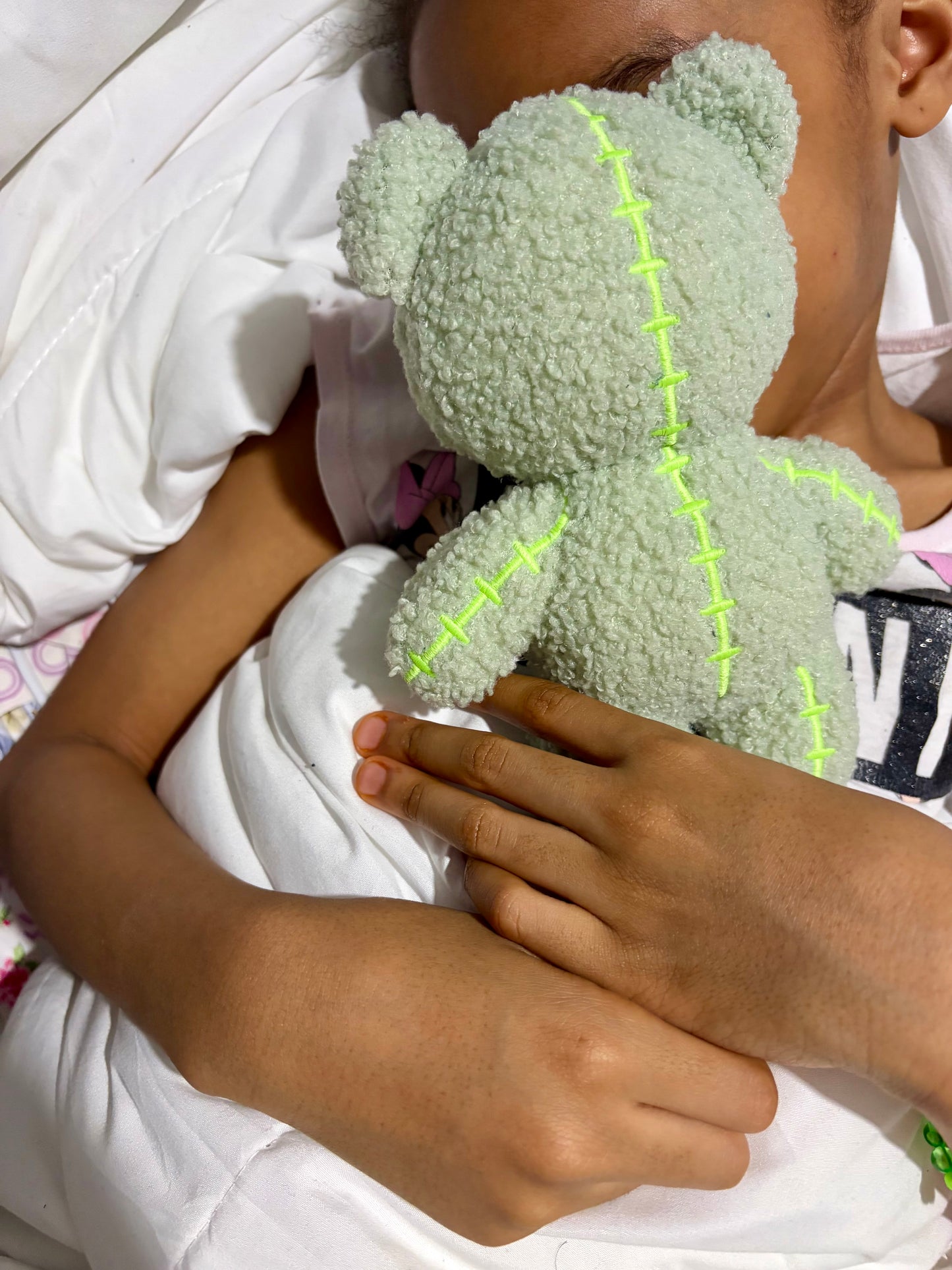 Faceless Love Bear Keychain - Green